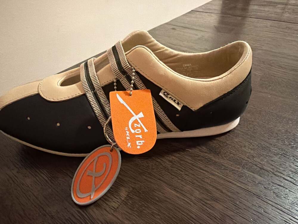KLX Kevin Levangie Exclusives Leather Slip-On Sneakers - Picture 7 of 7